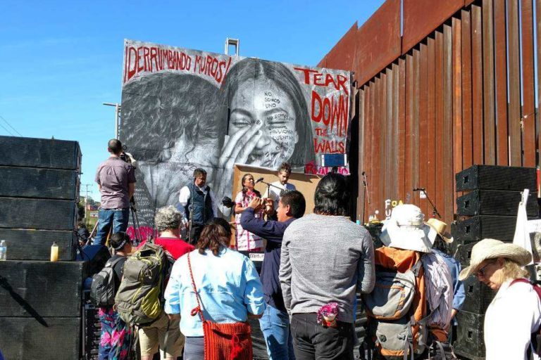 Picture of protesters at the border in Nogales.